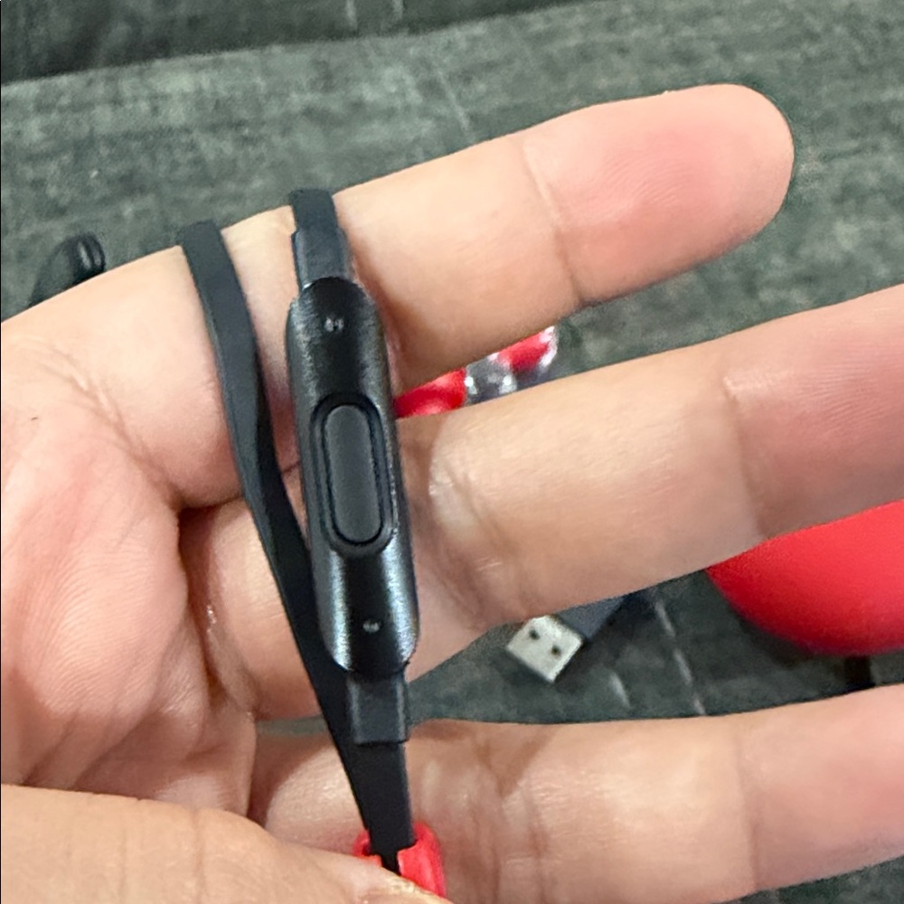 Beats - Beats Powerbeats3 Wireless earphones in red and black - Picture 9 of 9